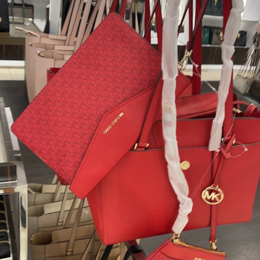 Michael Kors Maisie Large Pebbled Leather 3-in-1 Tote Bag - Picture 8 of 16